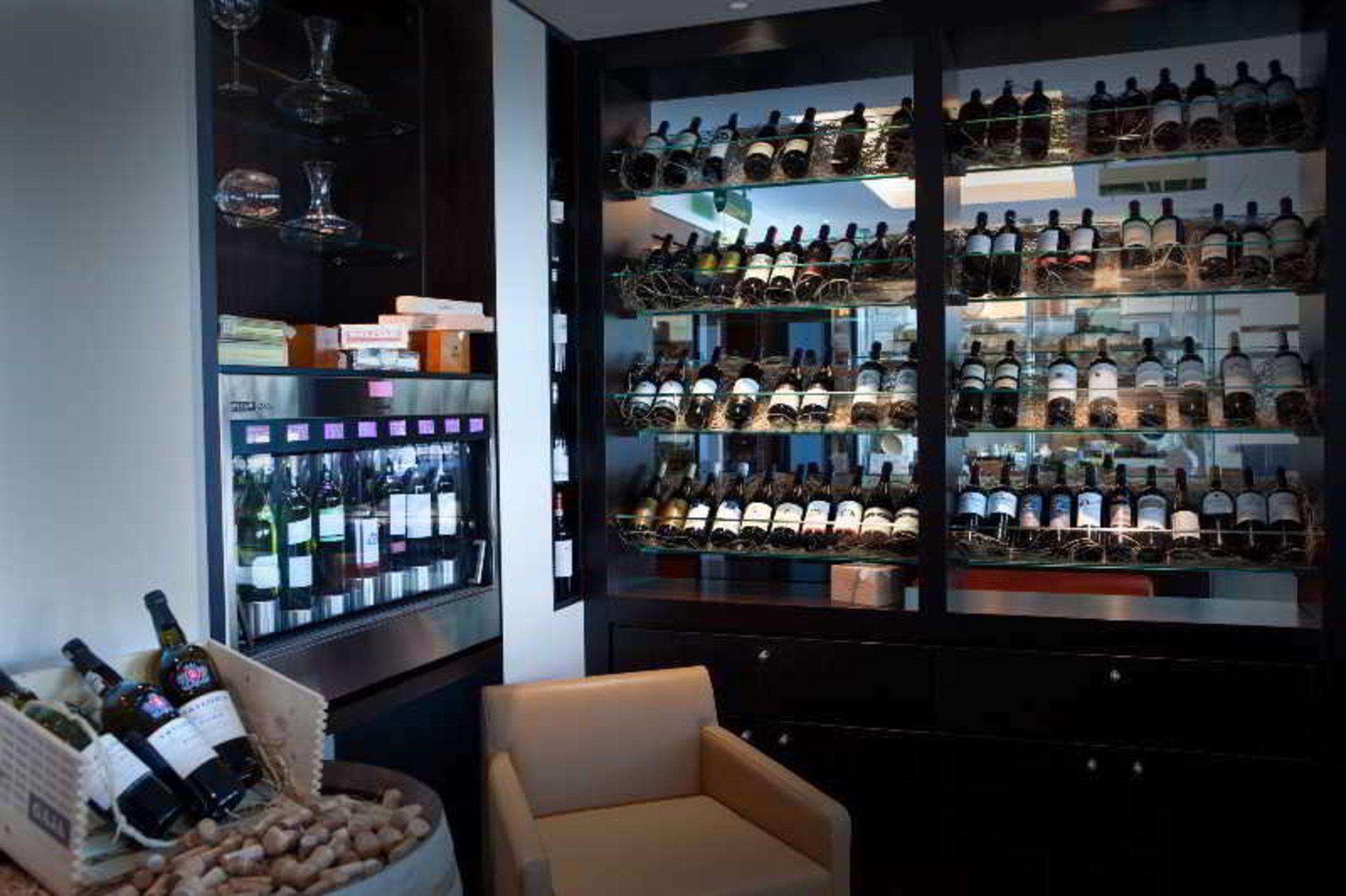 Ja Ocean View Hotel, Jumeirah Beach Dubai Exterior foto Wine cellar