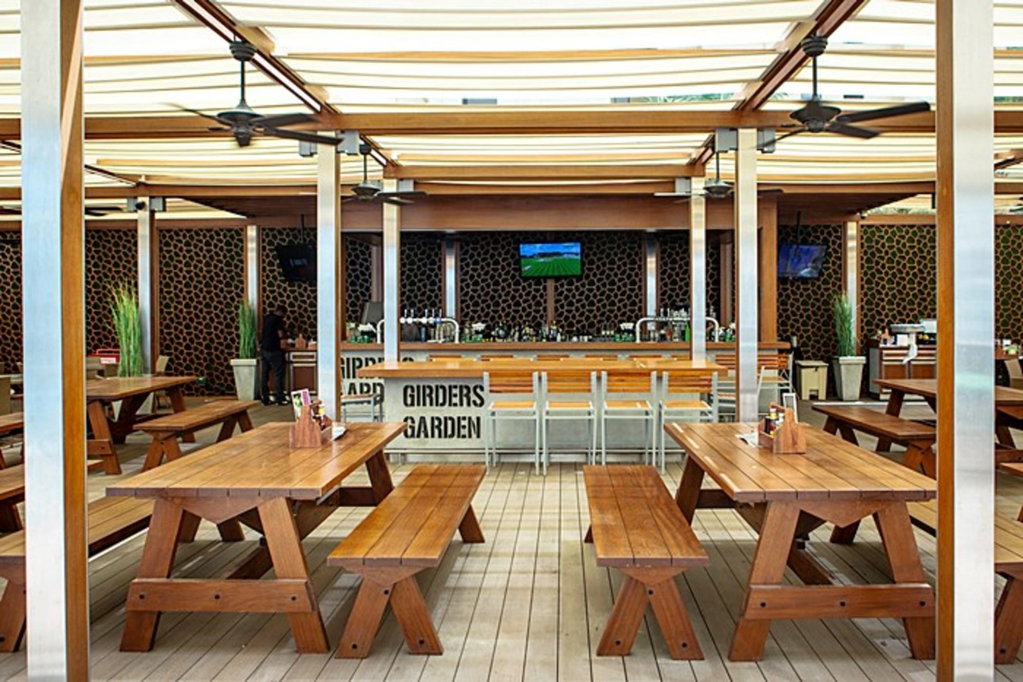 Ja Ocean View Hotel, Jumeirah Beach Dubai Exterior foto The interior of the bar