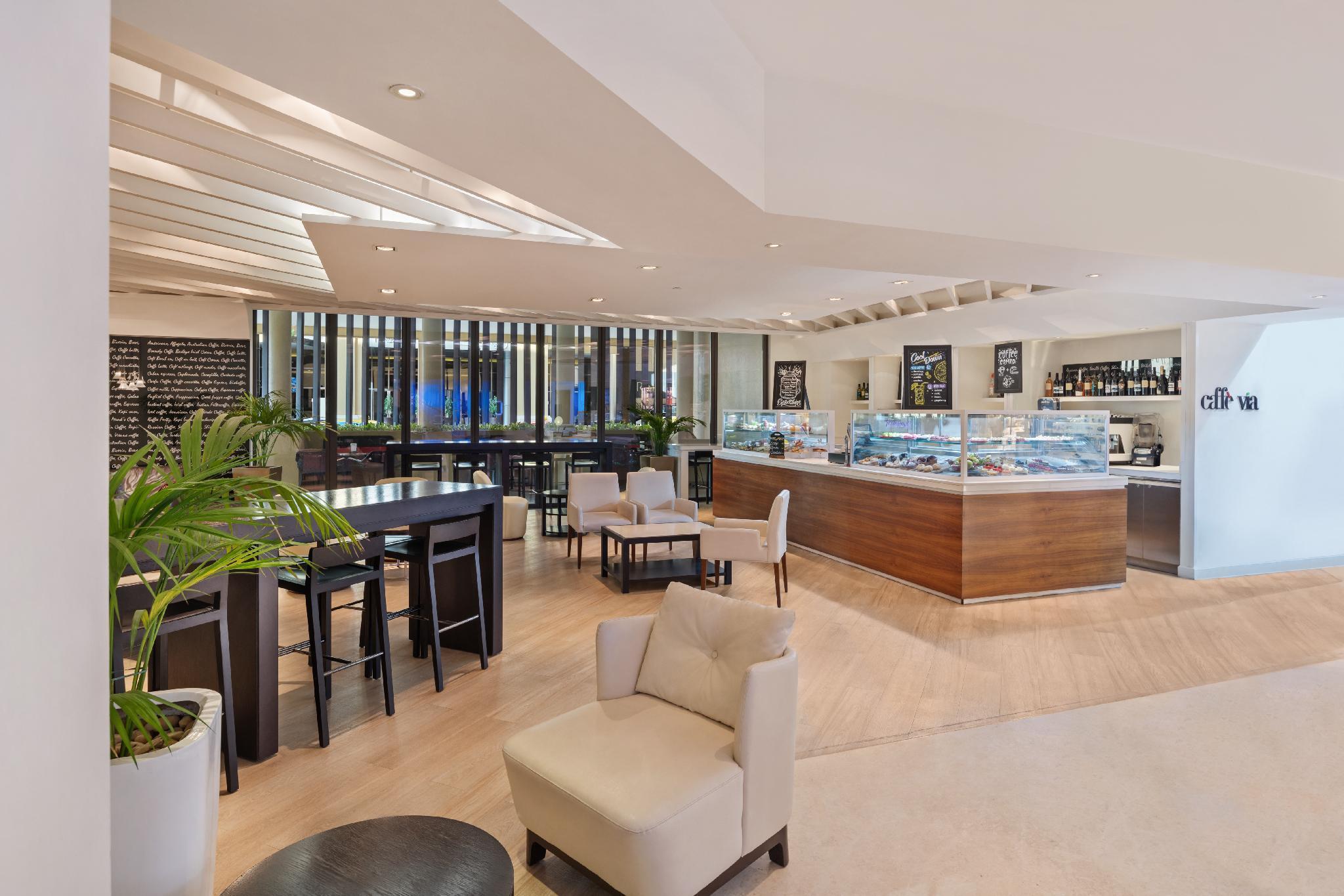 Ja Ocean View Hotel, Jumeirah Beach Dubai Exterior foto The lounge at the airport