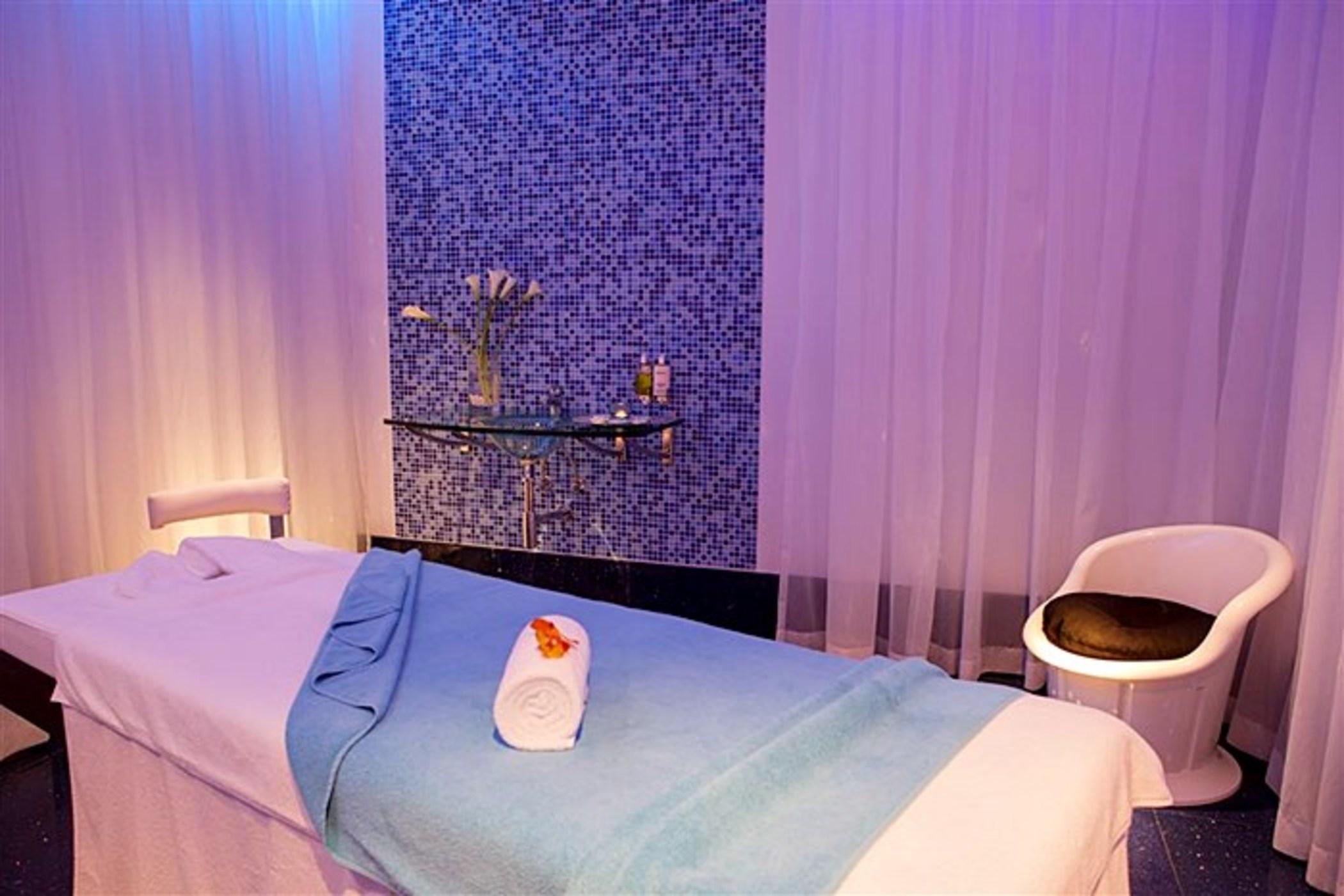 Ja Ocean View Hotel, Jumeirah Beach Dubai Exterior foto A massage bed