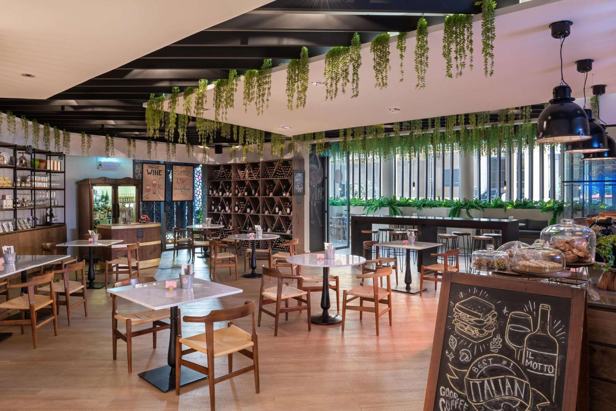 Ja Ocean View Hotel, Jumeirah Beach Dubai Exterior foto The interior of the restaurant