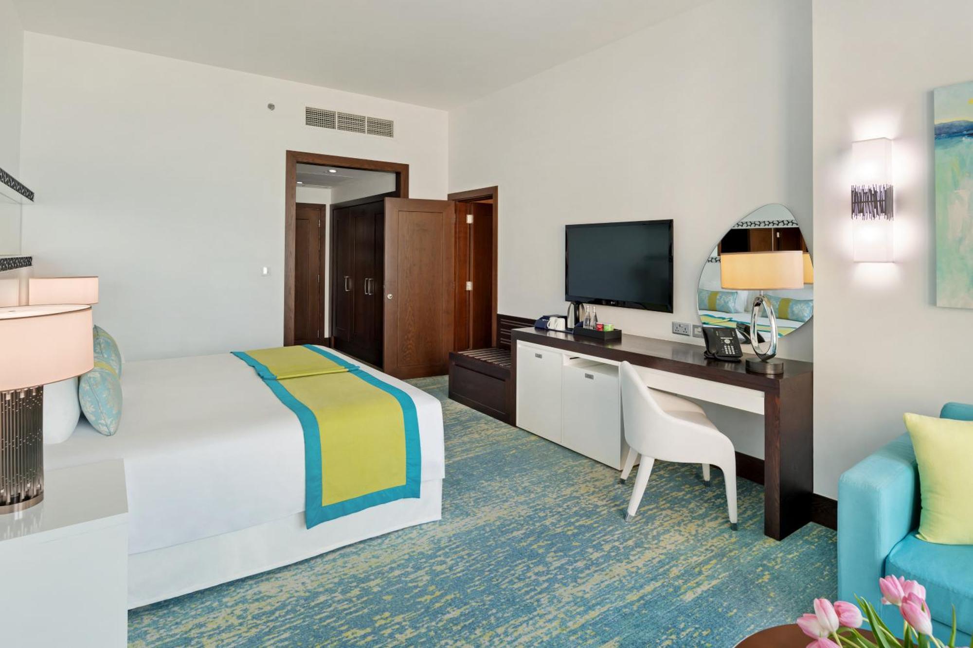Ja Ocean View Hotel, Jumeirah Beach Dubai Cameră foto A room at the hotel