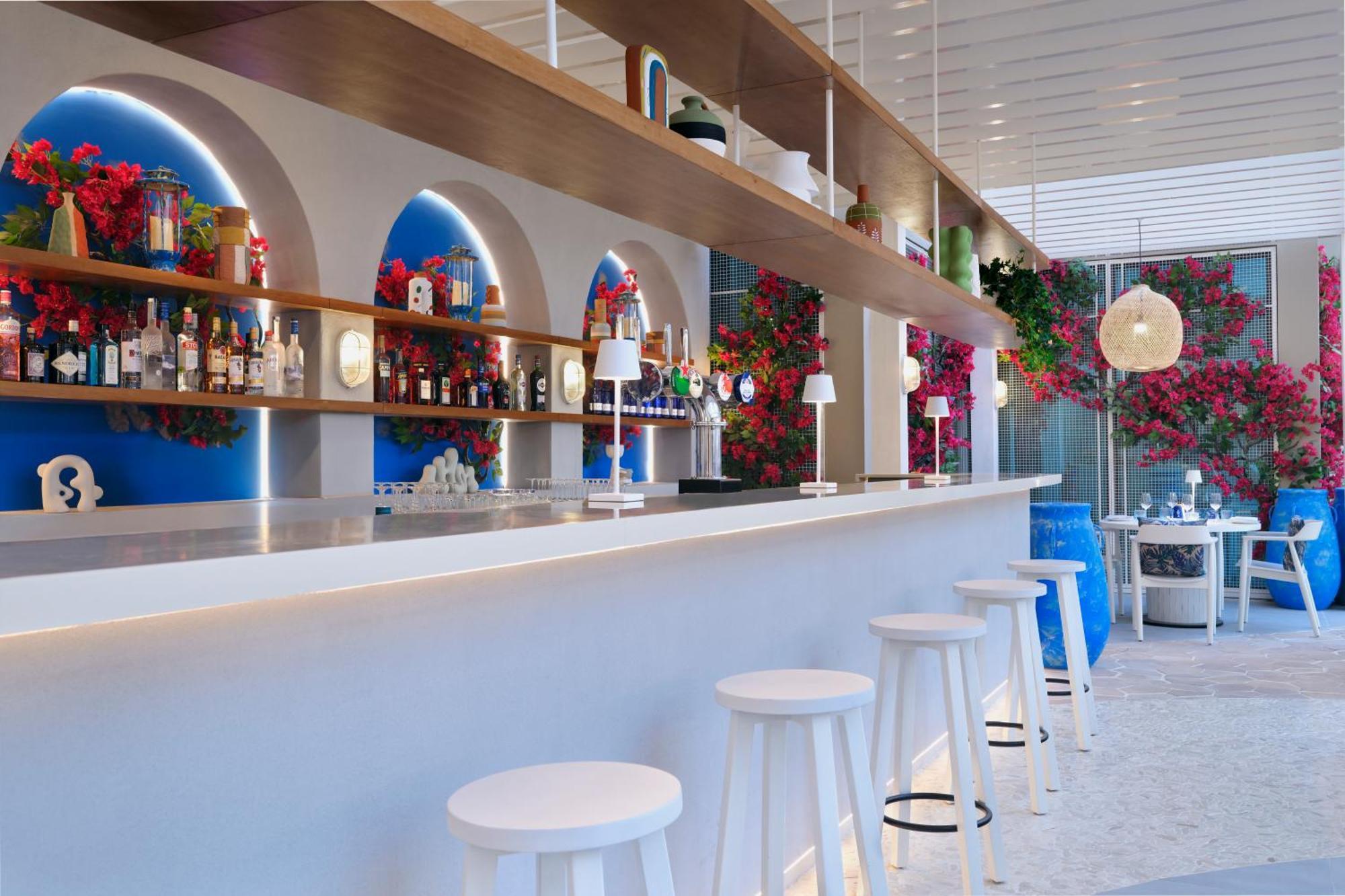 Ja Ocean View Hotel, Jumeirah Beach Dubai Exterior foto The bar at the restaurant